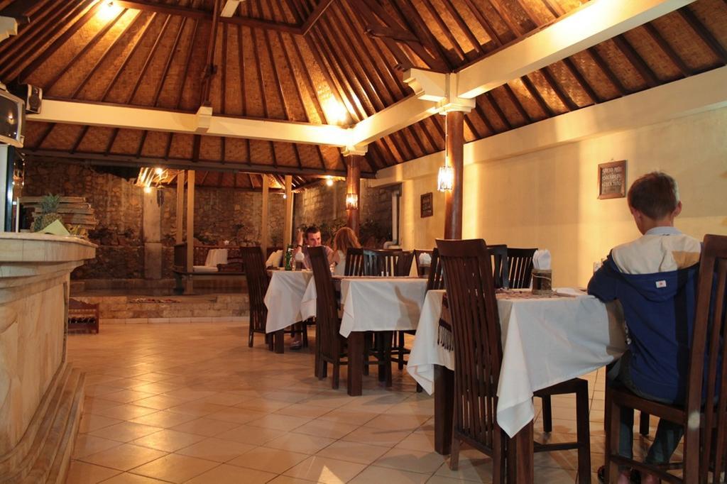 Barong Cafe Bungalow And Restaurant Amed Buitenkant foto