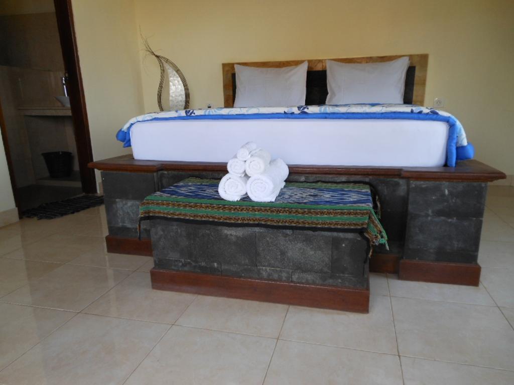 Barong Cafe Bungalow And Restaurant Amed Buitenkant foto