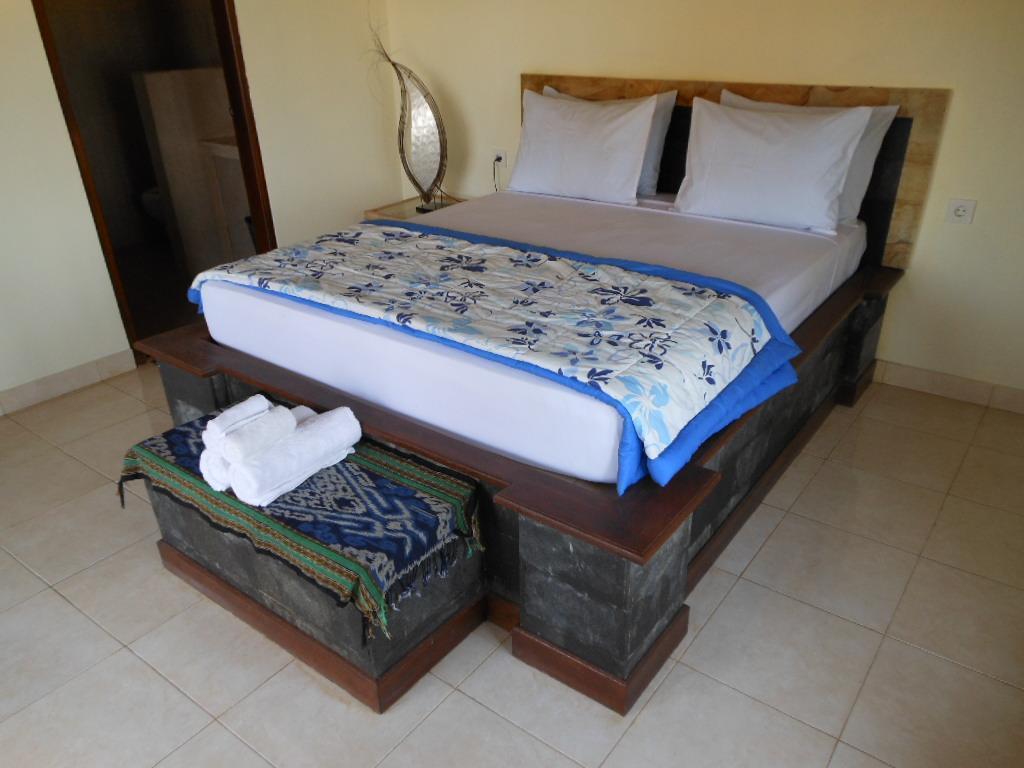 Barong Cafe Bungalow And Restaurant Amed Buitenkant foto