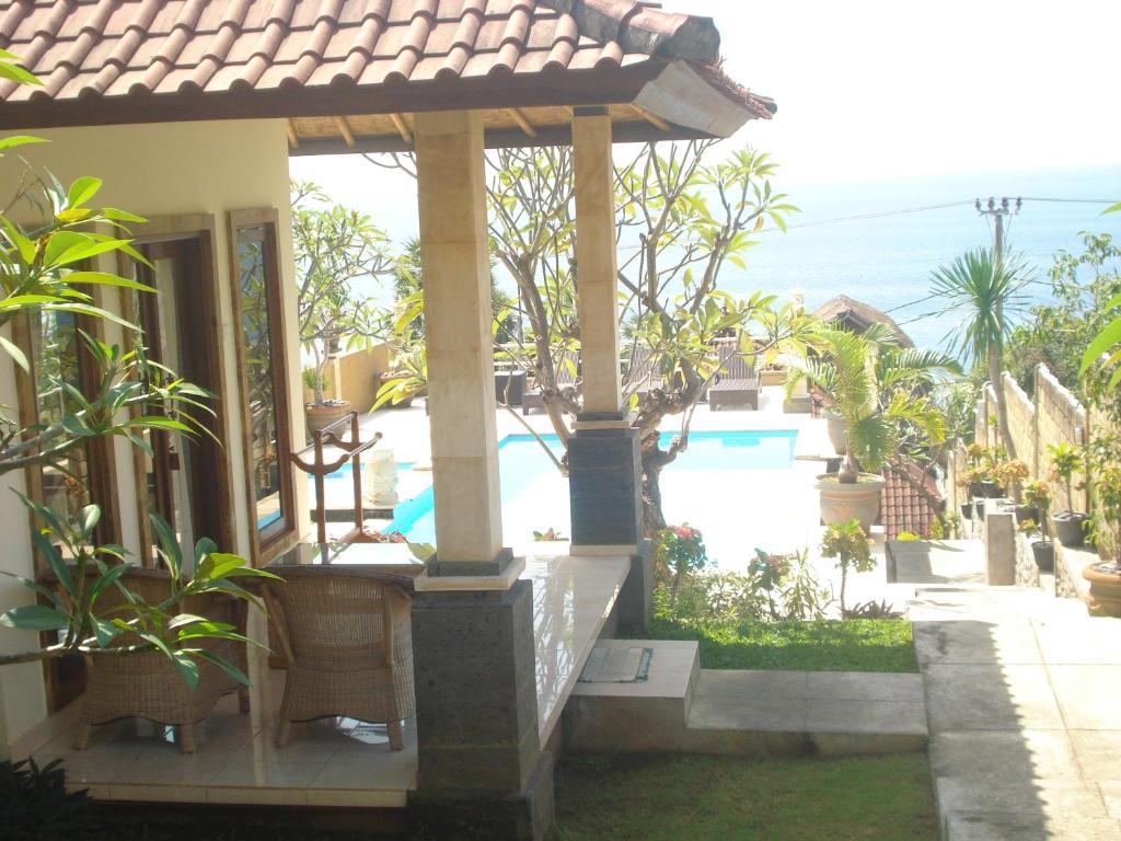 Barong Cafe Bungalow And Restaurant Amed Buitenkant foto